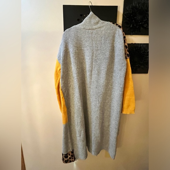 Color block long oversized cardigan with yellow, grey and leopard print. - Picture 7 of 7